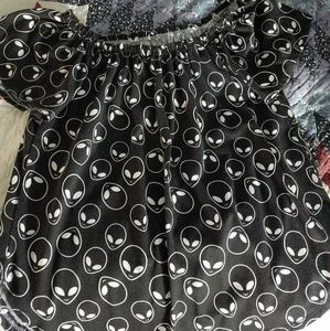 Medium shoulder ruffle top